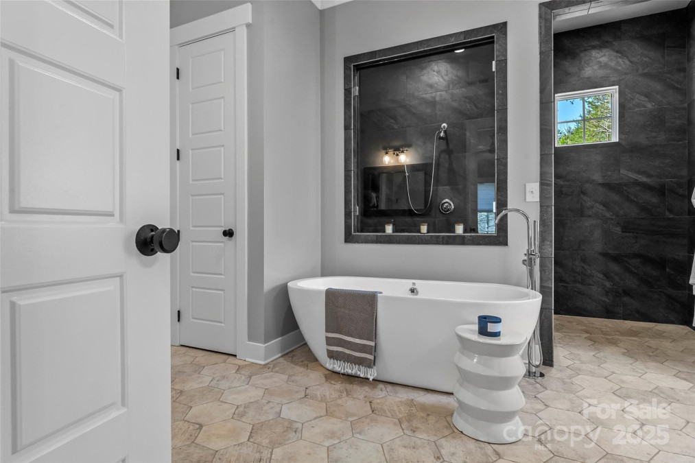 1289 Northview Dr Morganton, NC 28655