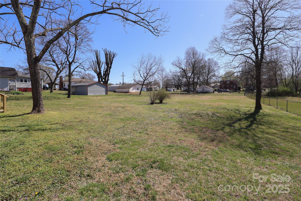 1018 Union St Maiden, NC 28650