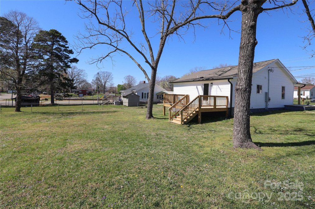 1018 Union St Maiden, NC 28650
