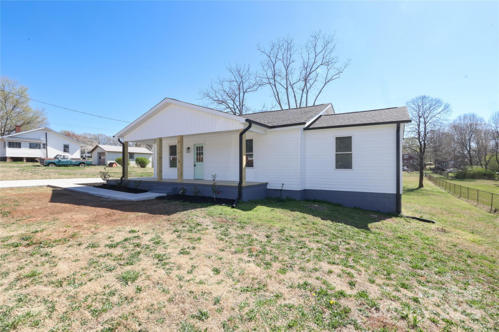 1018 Union St Maiden, NC 28650