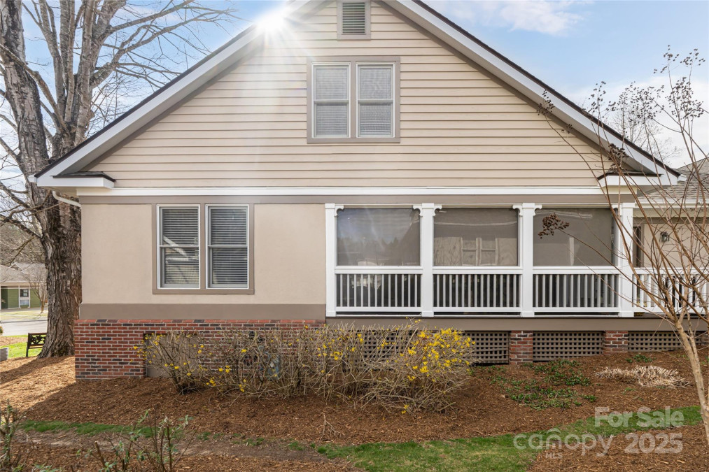 14 Creekside Way Asheville, NC 28804