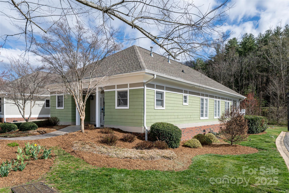 14 Creekside Way Asheville, NC 28804