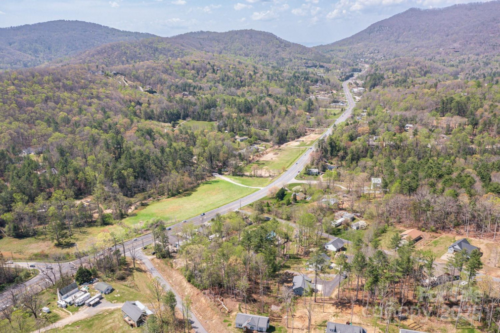 209 Fall Leaves Dr Fairview, NC 28730