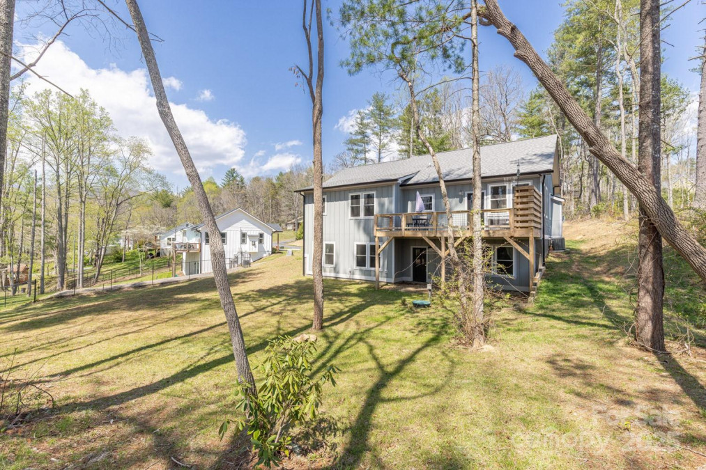 209 Fall Leaves Dr Fairview, NC 28730