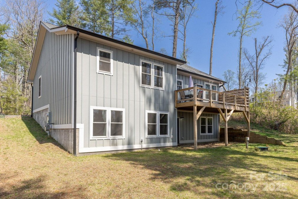 209 Fall Leaves Dr Fairview, NC 28730