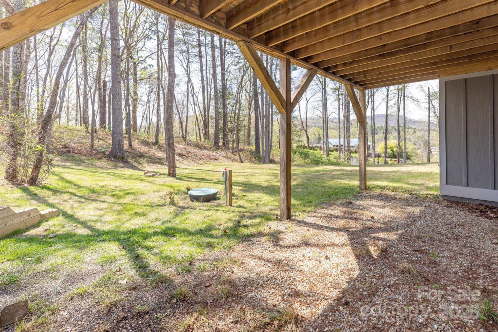 209 Fall Leaves Dr Fairview, NC 28730