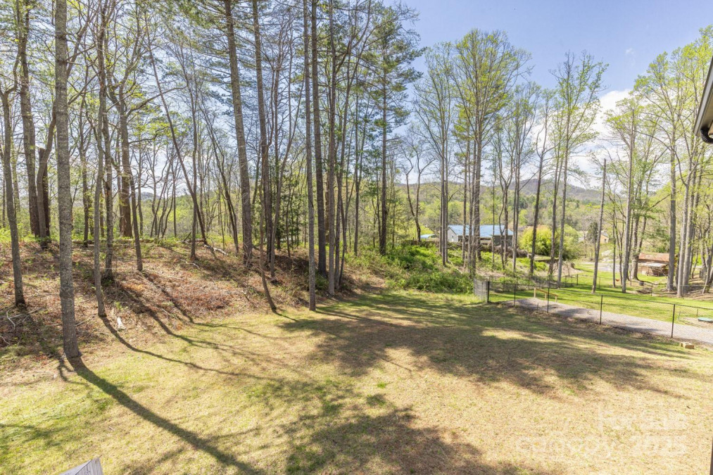 209 Fall Leaves Dr Fairview, NC 28730