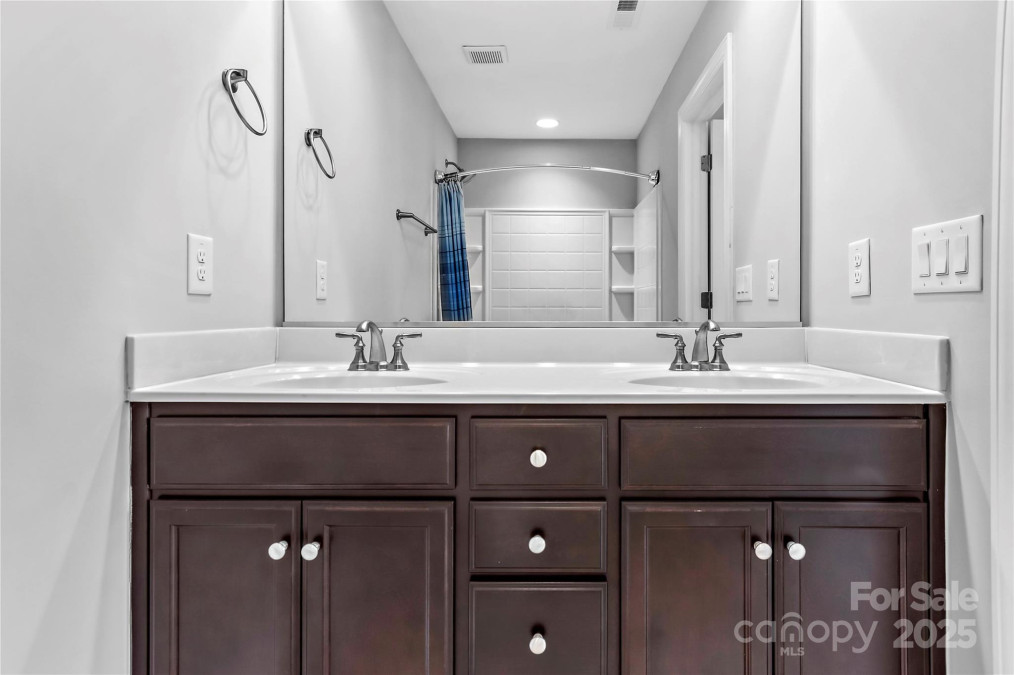 5141 Farm House Trl Winston Salem, NC 27103
