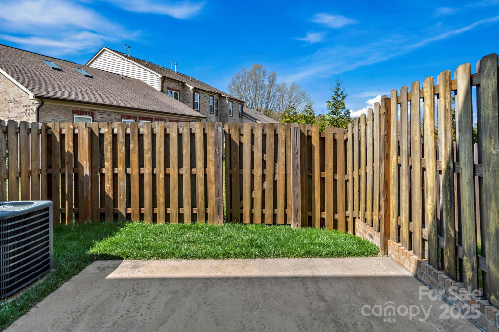 5141 Farm House Trl Winston Salem, NC 27103