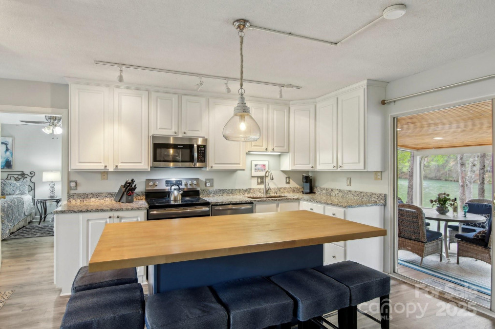 118 West Lake Dr Lake Lure, NC 28746
