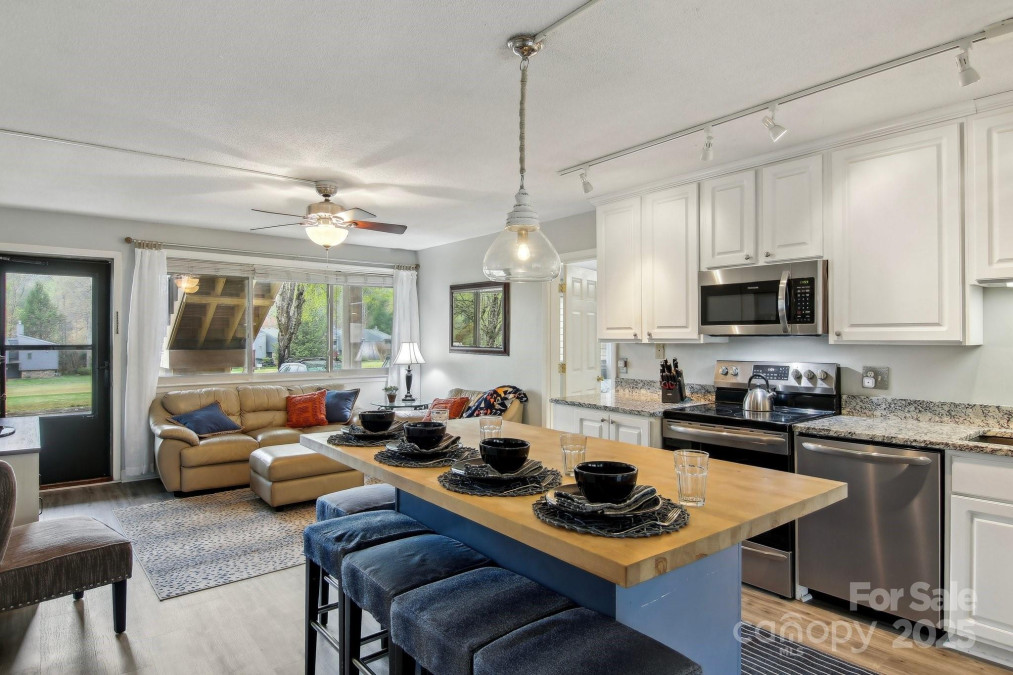 118 West Lake Dr Lake Lure, NC 28746