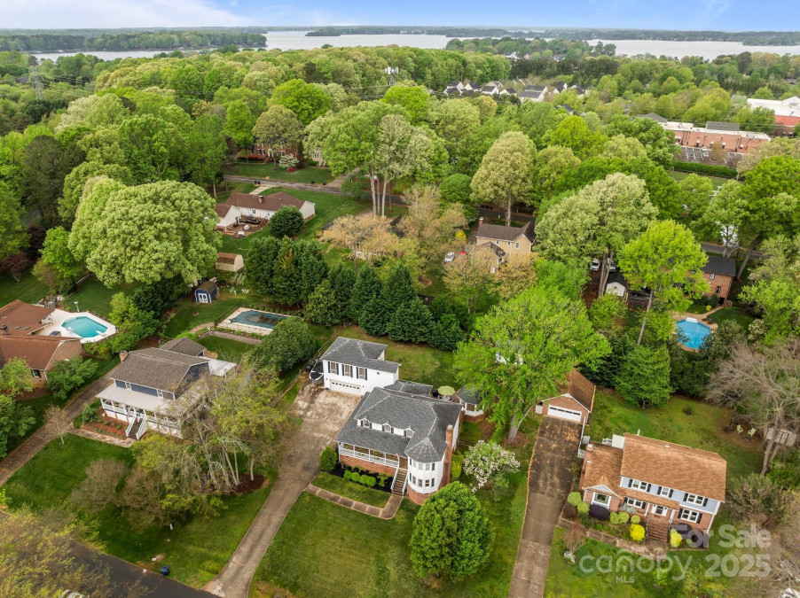 16421 Breckshire Dr Huntersville, NC 28078