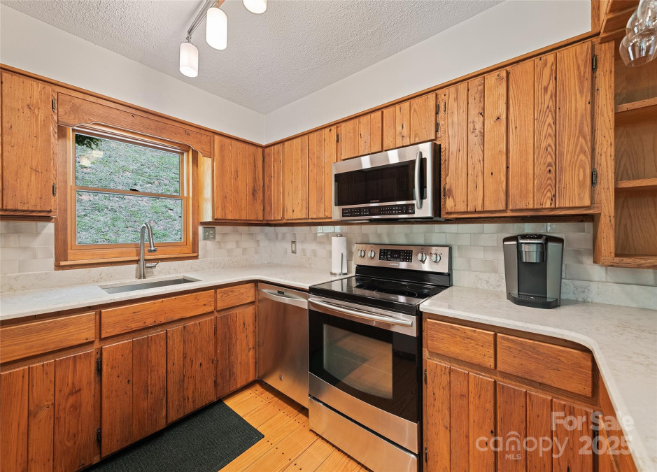 1192 Rockdale Rd Whittier, NC 28789