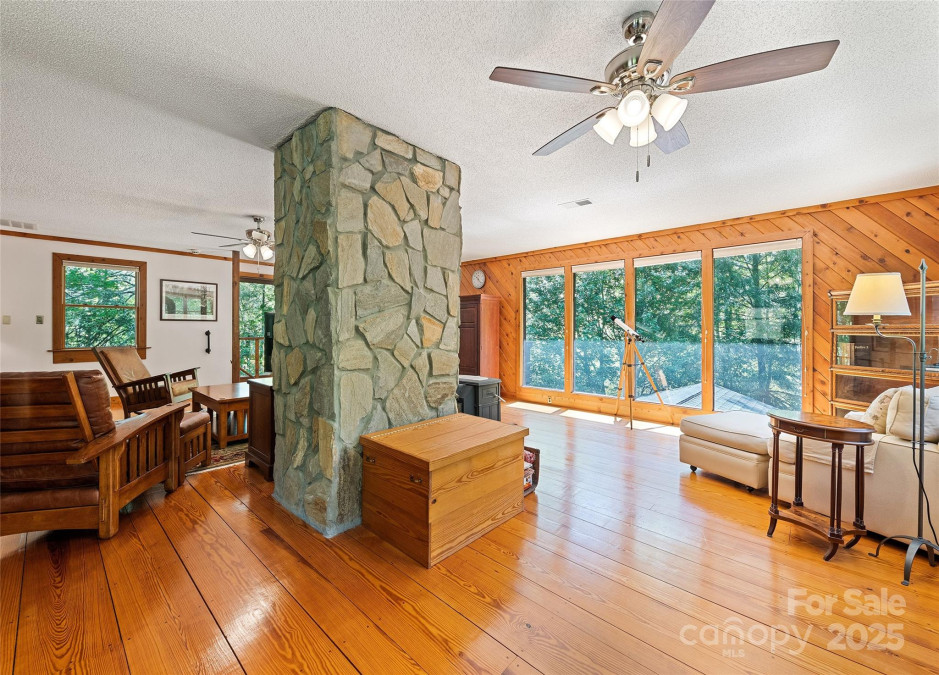 1192 Rockdale Rd Whittier, NC 28789