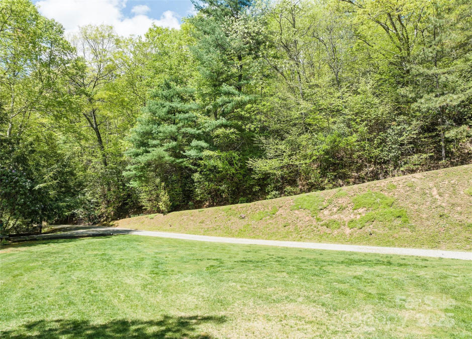 1192 Rockdale Rd Whittier, NC 28789