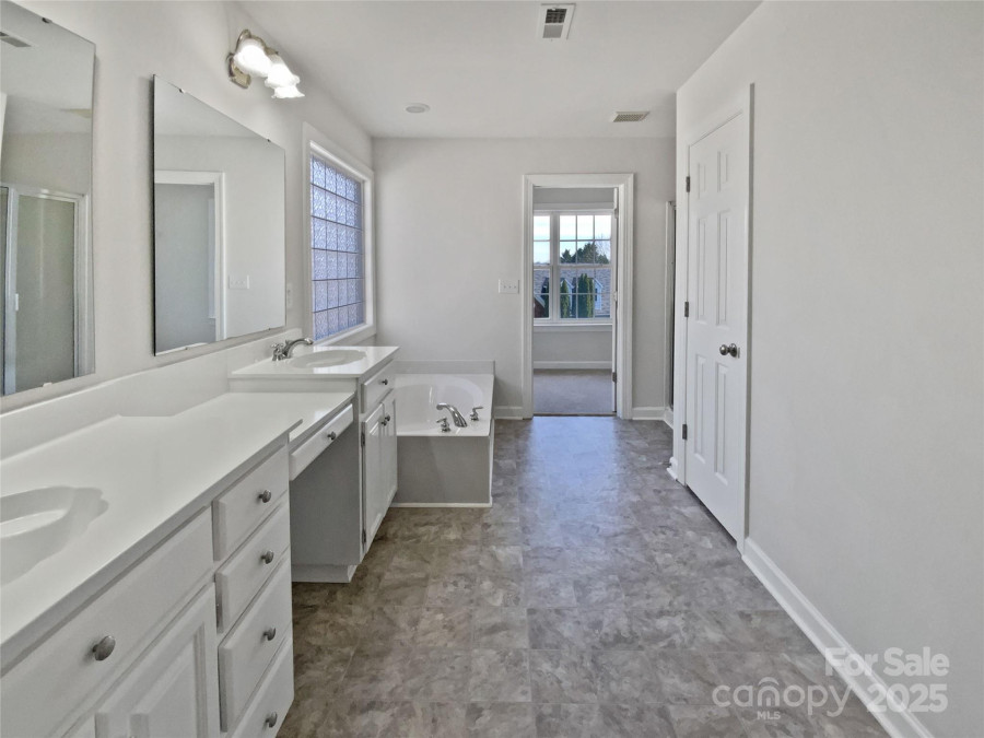 11023 Alnwick Ct Charlotte, NC 28262