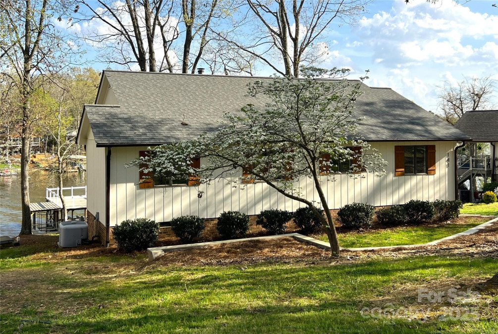 141 Sunrise Point New London, NC 28127