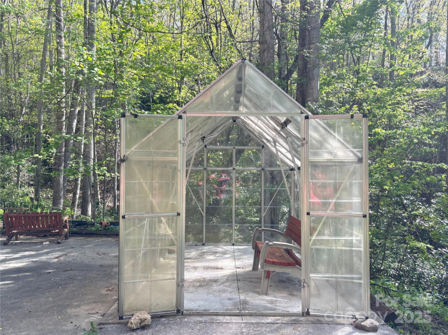 97 Hughes Dr Maggie Valley, NC 28751
