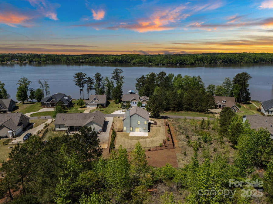 10270 Lakeshore Dr Lancaster, SC 29720