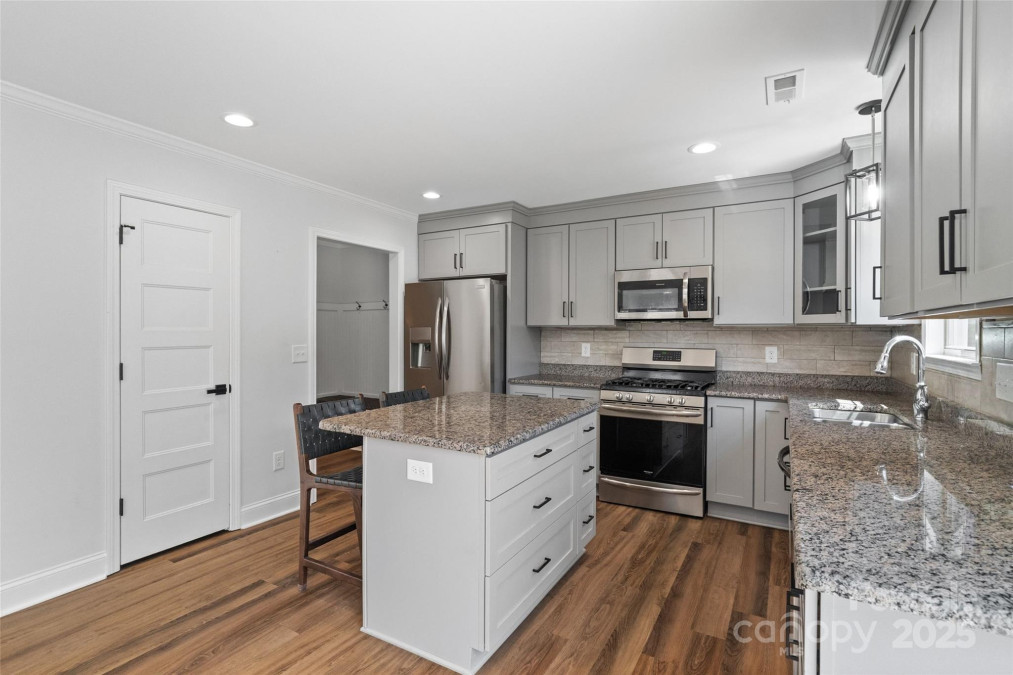 10270 Lakeshore Dr Lancaster, SC 29720