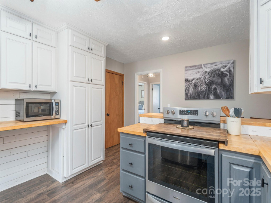 570 County Rd Waynesville, NC 28785