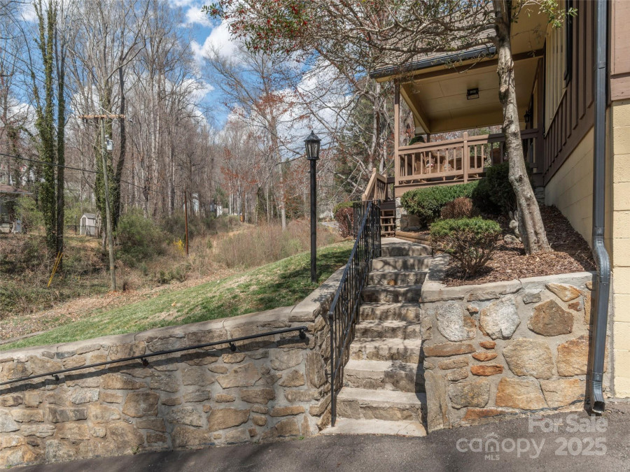 570 County Rd Waynesville, NC 28785