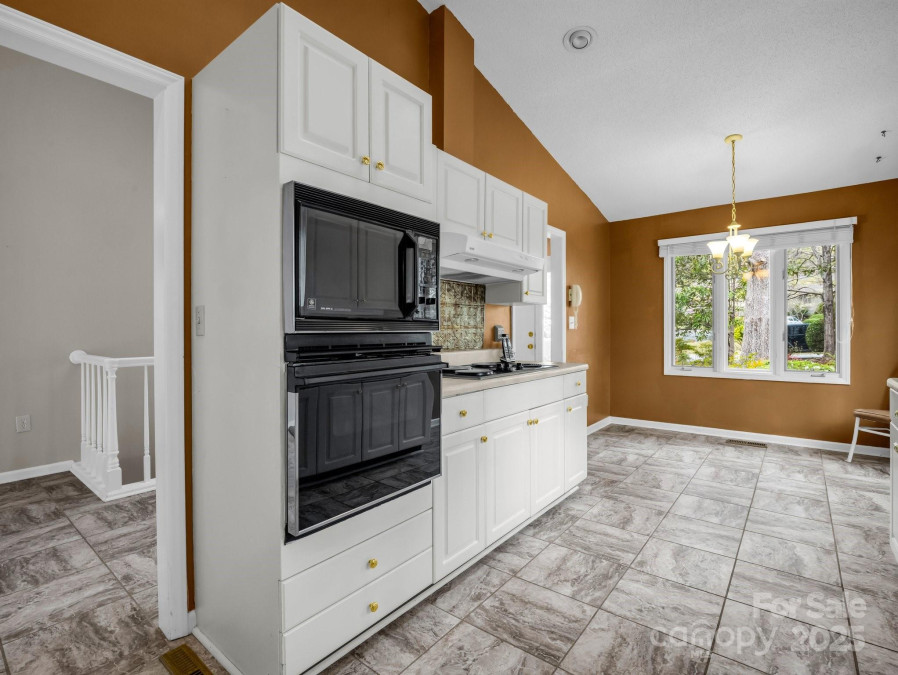 31 Hunting Country Trl Tryon, NC 28782