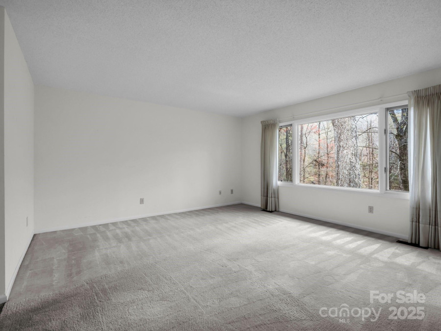 31 Hunting Country Trl Tryon, NC 28782