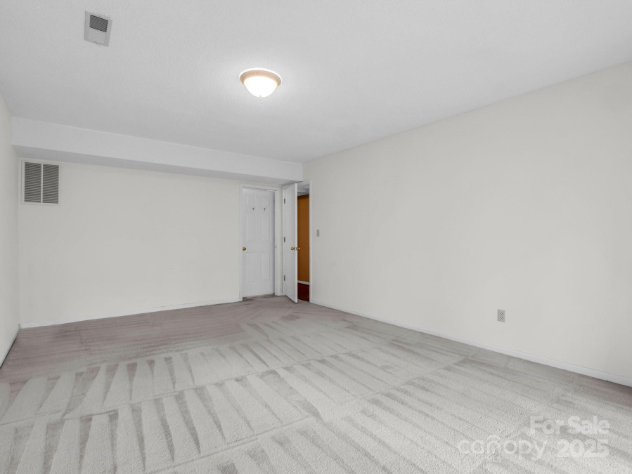 31 Hunting Country Trl Tryon, NC 28782