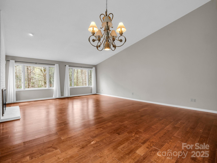 31 Hunting Country Trl Tryon, NC 28782