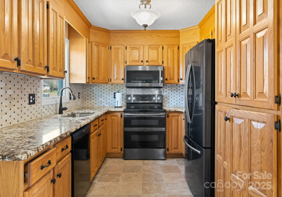 238 Lippard Springs Cir Statesville, NC 28677