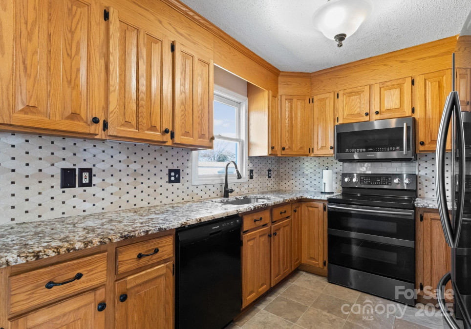 238 Lippard Springs Cir Statesville, NC 28677
