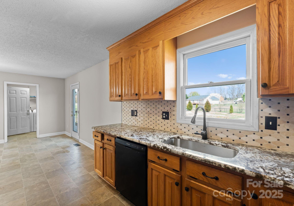 238 Lippard Springs Cir Statesville, NC 28677
