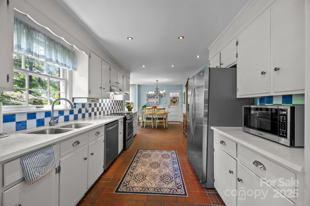 5510 Sardis Rd Charlotte, NC 28270
