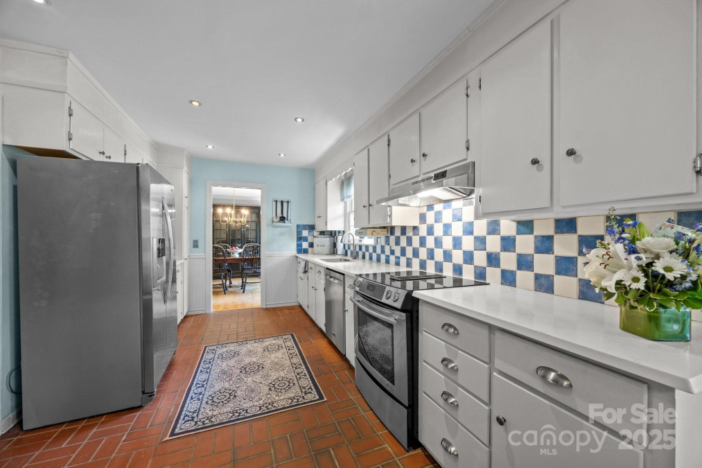 5510 Sardis Rd Charlotte, NC 28270