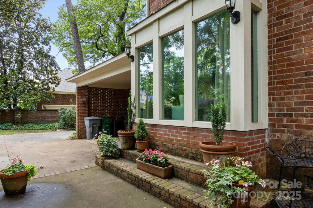 5510 Sardis Rd Charlotte, NC 28270