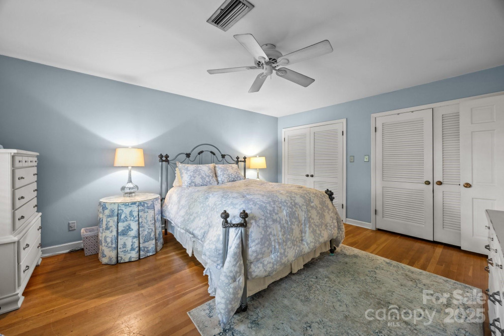 5510 Sardis Rd Charlotte, NC 28270