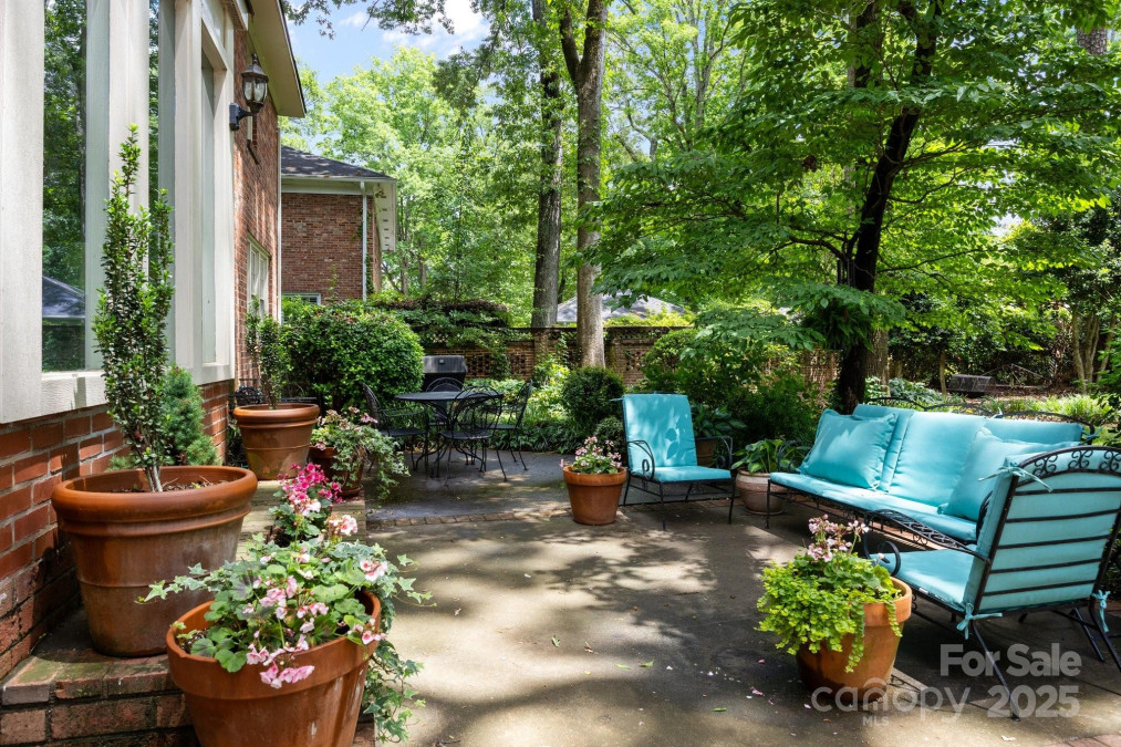 5510 Sardis Rd Charlotte, NC 28270