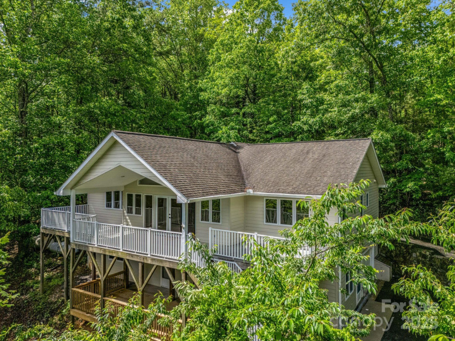 153 Old Lakey Gap Rd Black Mountain, NC 28711