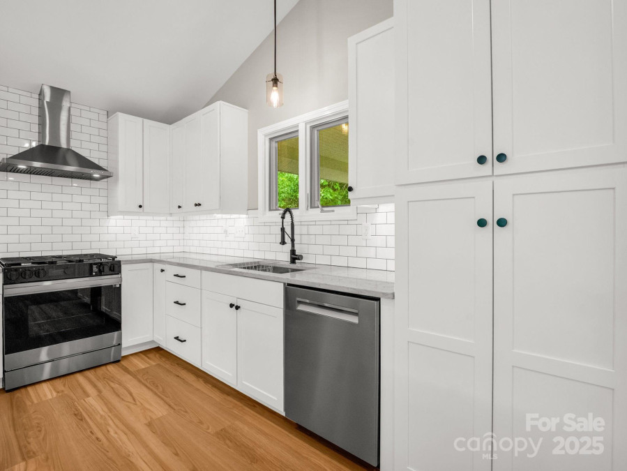 153 Old Lakey Gap Rd Black Mountain, NC 28711