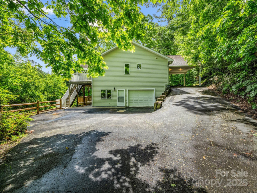 153 Old Lakey Gap Rd Black Mountain, NC 28711