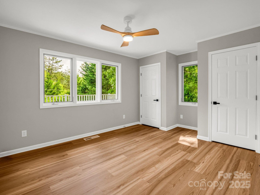 153 Old Lakey Gap Rd Black Mountain, NC 28711