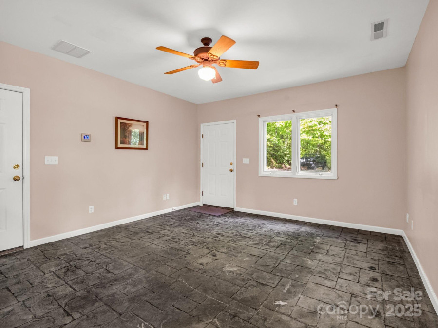 153 Old Lakey Gap Rd Black Mountain, NC 28711