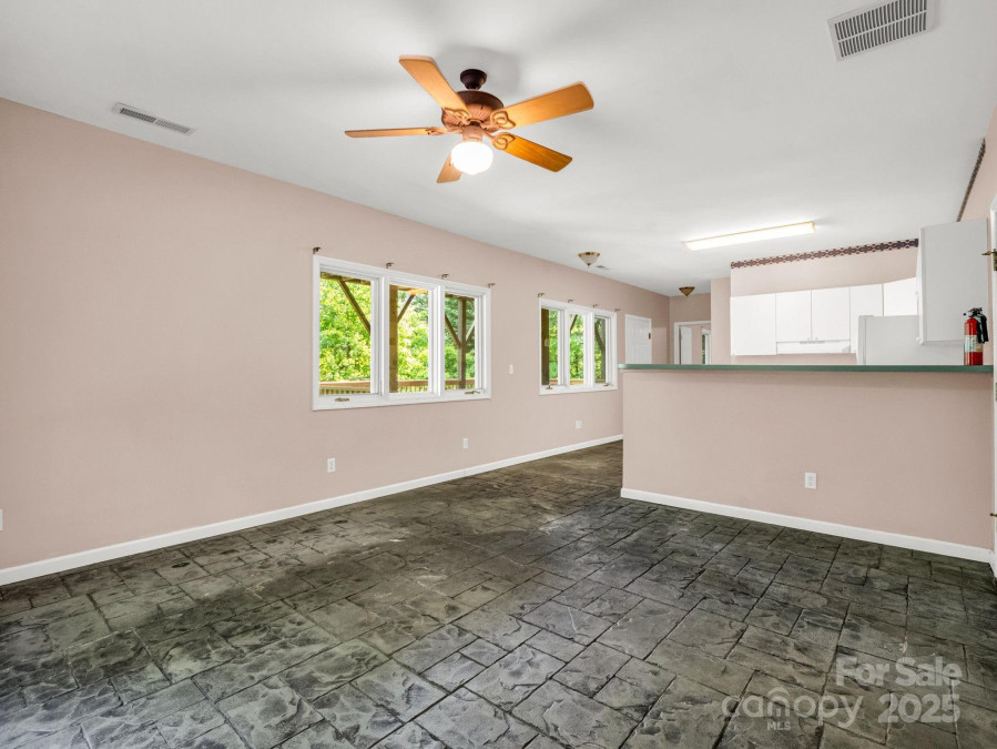 153 Old Lakey Gap Rd Black Mountain, NC 28711