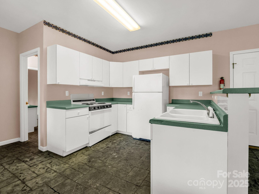 153 Old Lakey Gap Rd Black Mountain, NC 28711