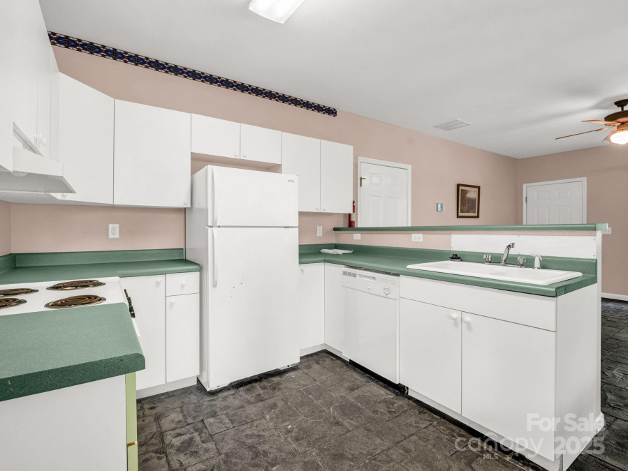 153 Old Lakey Gap Rd Black Mountain, NC 28711