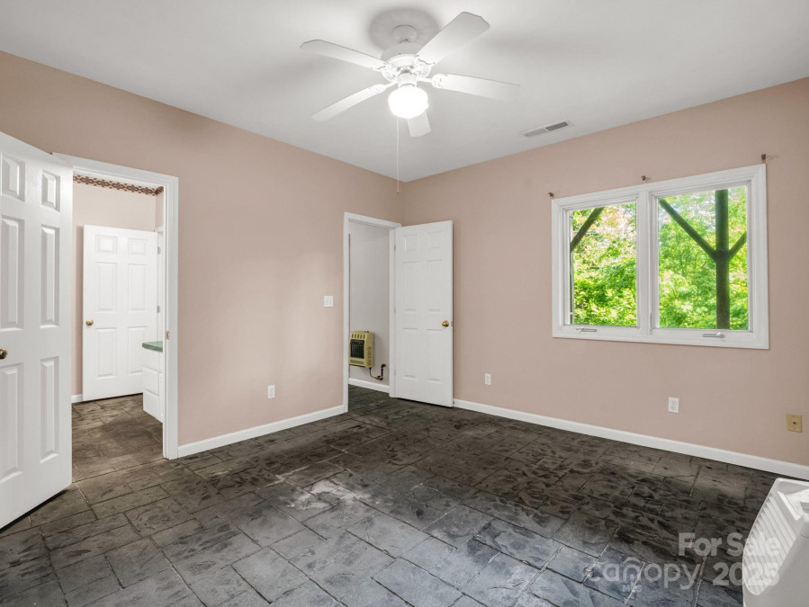 153 Old Lakey Gap Rd Black Mountain, NC 28711