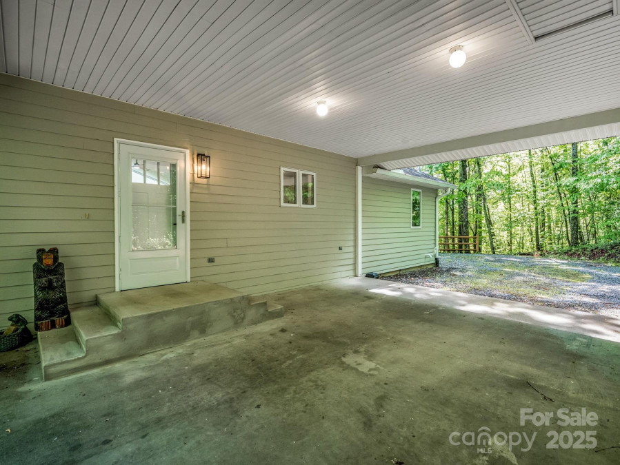 153 Old Lakey Gap Rd Black Mountain, NC 28711