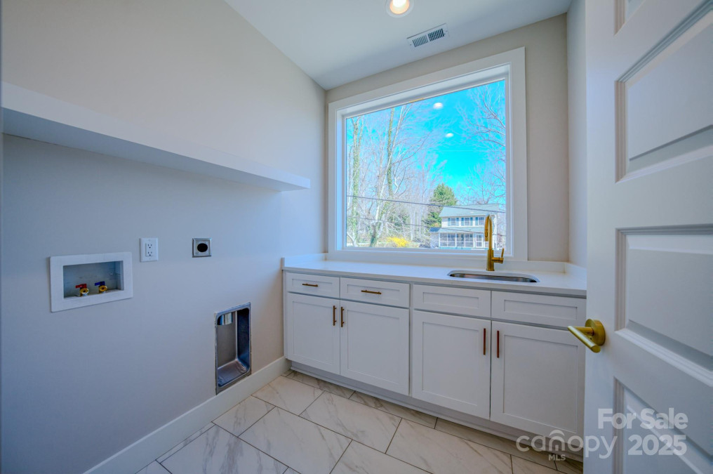 96 Craggy Ave Asheville, NC 28806