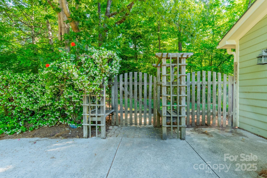 5232 Silchester Ln Charlotte, NC 28215